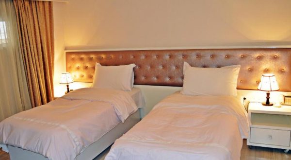 فنادق البانيا ... تعرف علي أهم الخدمات بها 2 غرفة من فندق سيليكت سيتي سنتر