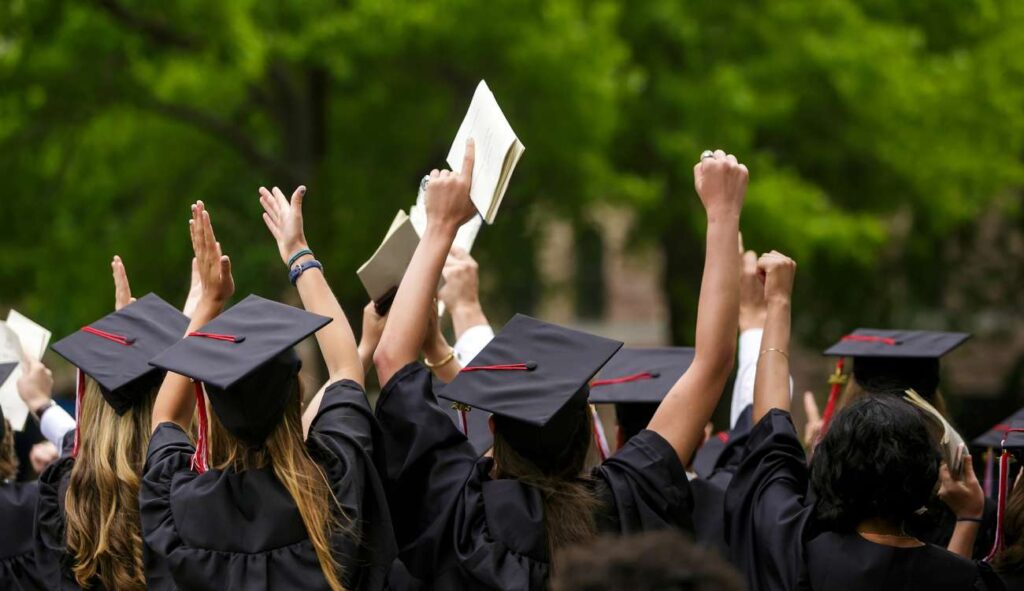 الدراسة في رومانيا .. تعرف على أفضل الجامعات الرومانية وأهم المنح الدراسية 1 الدراسة في رومانيا