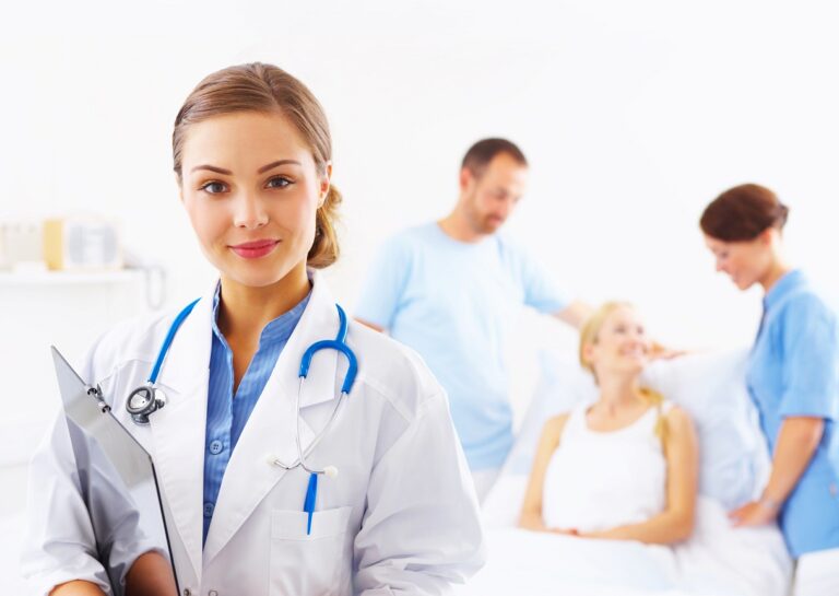 عدد سنوات دراسة الطب في بريطانيا