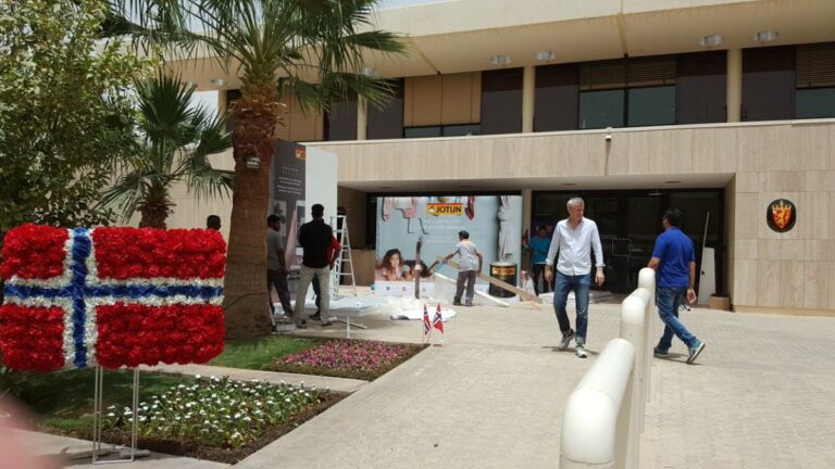 سفارة النرويج في السعودية.