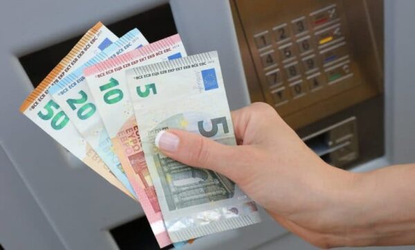 حقوق الطفل المولود في بلجيكا المادية