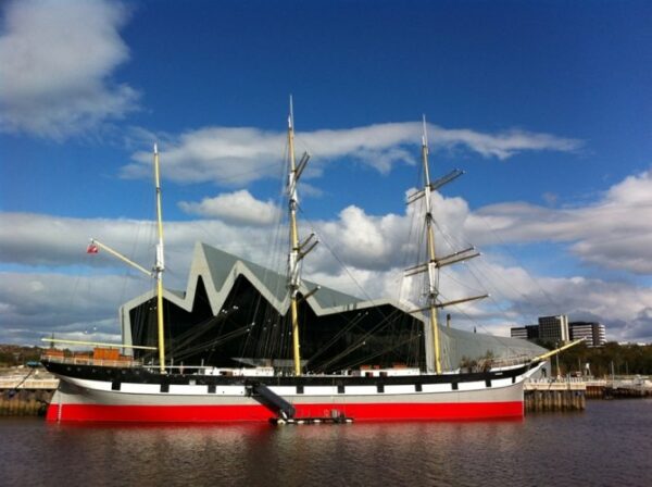 السفينة الطويلة