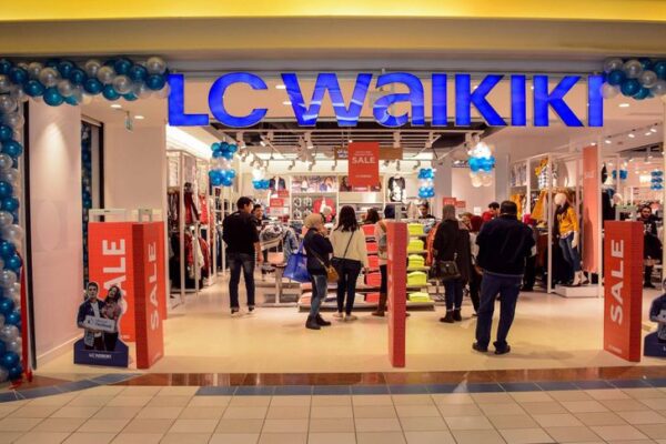 أسماء محلات ملابس في أوروبا 6 محل LC WAIKIKI